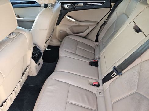 Certified 2021 Porsche Macan S image 25