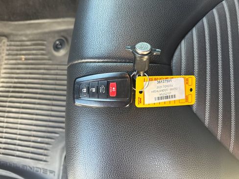 Used 2022 Toyota Highlander XSE AWD/4WD image 29