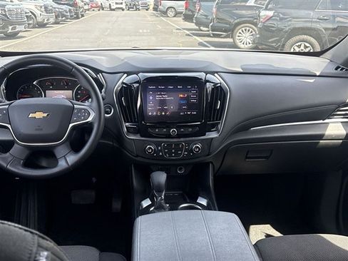 Used 2023 Chevrolet Traverse LT FWD image 19