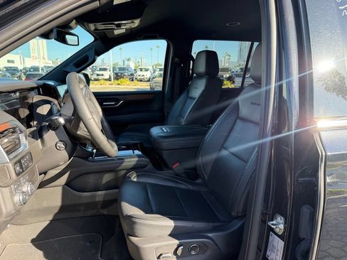 Used 2025 GMC Yukon Denali AWD/4WD image 5