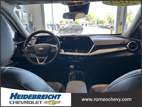 Used 2024 Chevrolet Trax LT w/ Driver Confidence Package FWD image 16