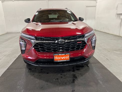 Used 2025 Chevrolet Trax RS w/ Sunroof Package image 2