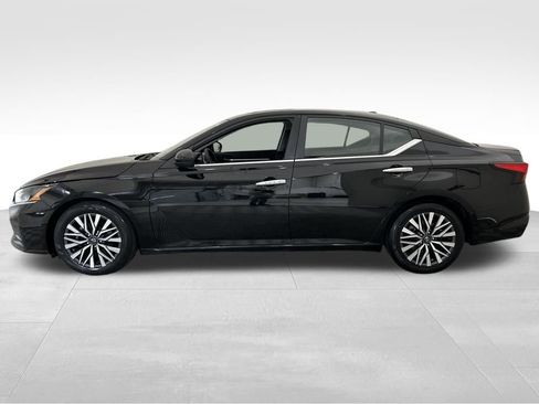 Used 2023 Nissan Altima 2.5 SV image 2