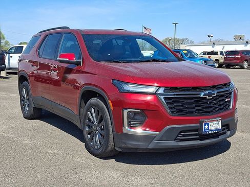 Used 2023 Chevrolet Traverse RS image 2