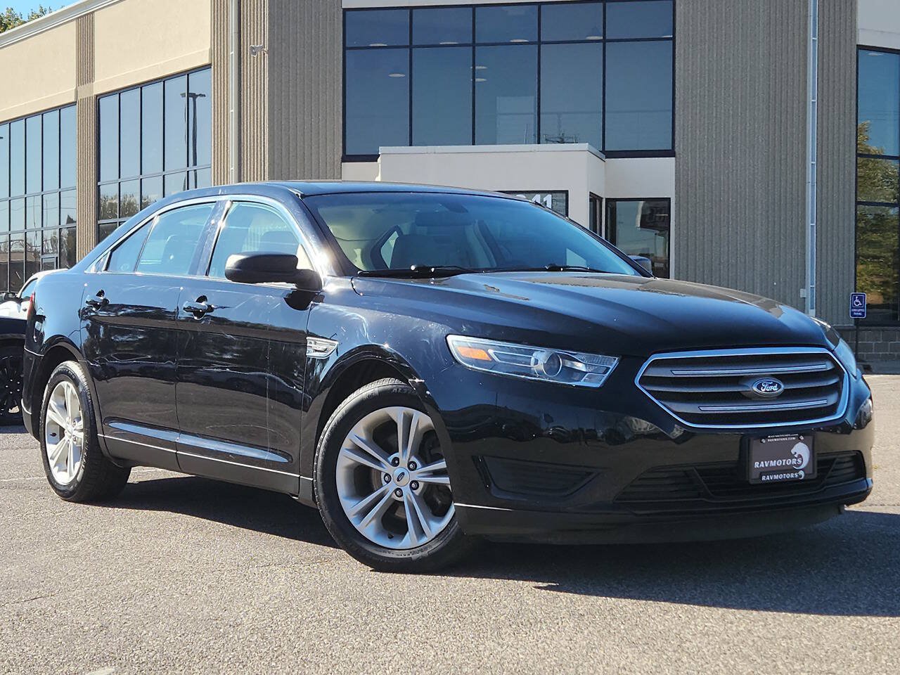 Used 2016 Ford Taurus SE FWD image 27