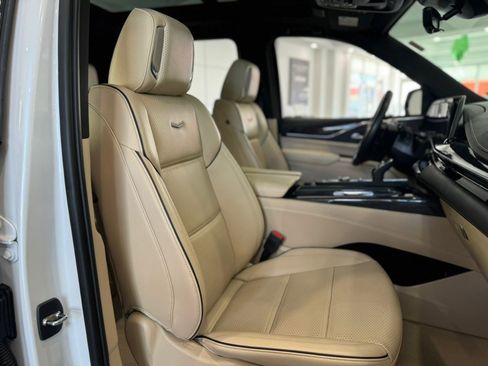 Used 2023 Cadillac Escalade ESV Premium Luxury AWD/4WD image 23