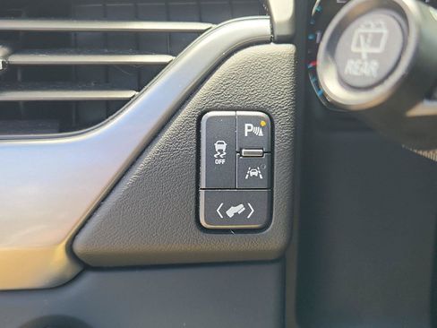 Used 2017 Chevrolet Suburban Premier AWD/4WD image 21