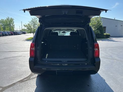 Used 2019 Chevrolet Suburban LS w/ All-Season Package AWD/4WD image 32
