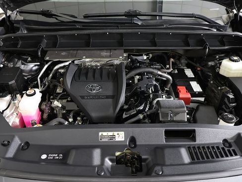 Used 2023 Toyota Highlander XLE FWD image 22