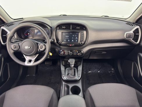 Used 2020 Kia Soul LX image 11