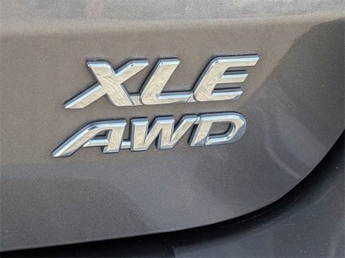 Used 2020 Toyota Sienna XLE Premium image 7