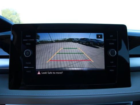 New 2026 Volkswagen Taos SE image 16