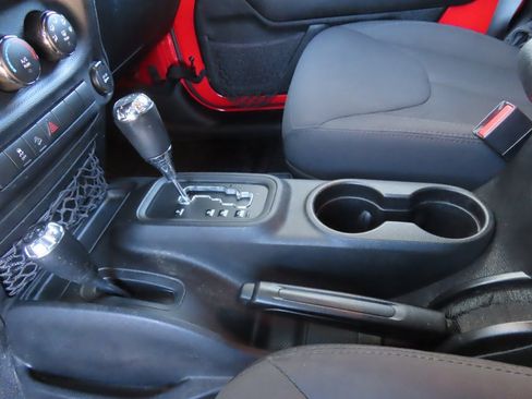 Used 2015 Jeep Wrangler Sport image 17