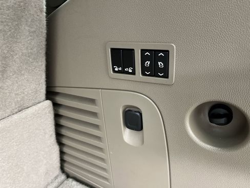 Used 2015 Chevrolet Tahoe LTZ AWD/4WD image 35