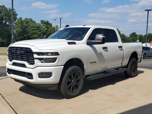 Used 2026 RAM 2500 Big Horn AWD/4WD image 2
