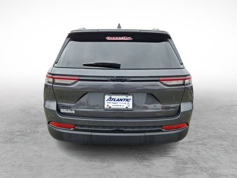 Used 2024 Jeep Grand Cherokee Limited w/ Black Appearance Package image 4