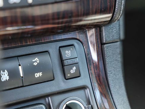 Used 2017 Chevrolet Traverse Premier FWD image 18