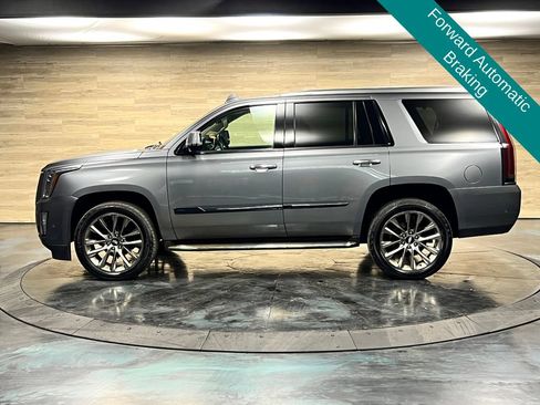 Used 2019 Cadillac Escalade Premium Luxury w/ Escalade Sport Edition AWD/4WD image 29