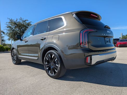 Used 2025 Kia Telluride SX w/ SX Captain's Chair Package FWD image 6