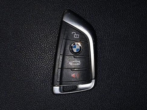 Used 2020 BMW 330i Sedan w/ Convenience Package image 32