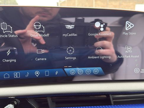 New 2026 Cadillac Optiq Luxury 2 image 19