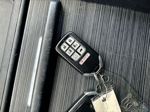 Used 2019 Honda Odyssey EX image 10