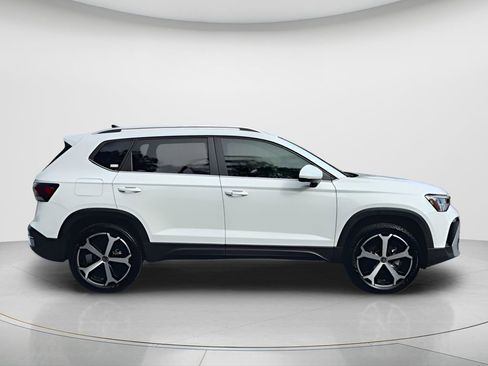 New 2026 Volkswagen Taos SEL image 9