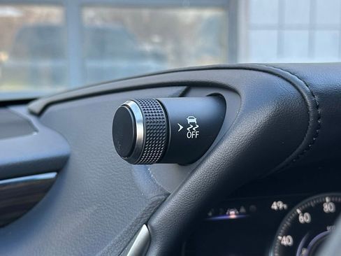 Used 2019 Lexus ES 300h w/ Luxury Package image 42