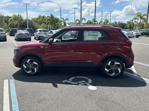 New 2025 Hyundai Venue SEL image 9