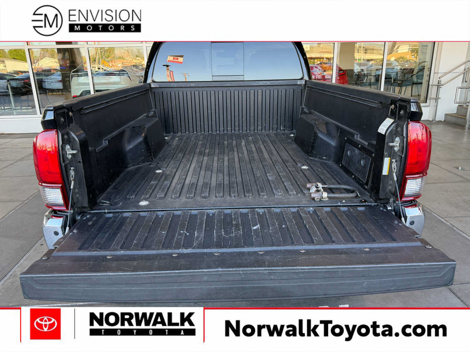 Used 2019 Toyota Tacoma SR5 RWD image 13