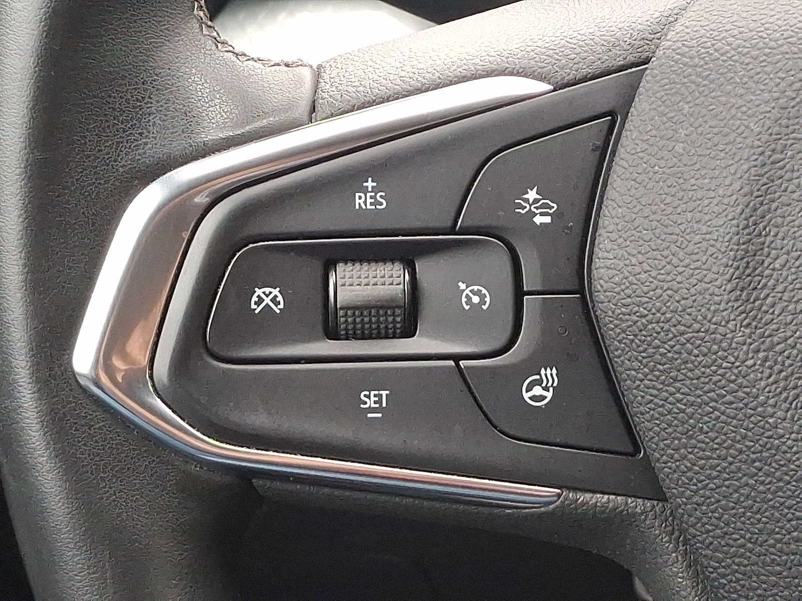Used 2025 Chevrolet Trax LT w/ Driver Confidence Package FWD image 21