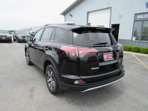 Used 2016 Toyota RAV4 XLE AWD/4WD image 4