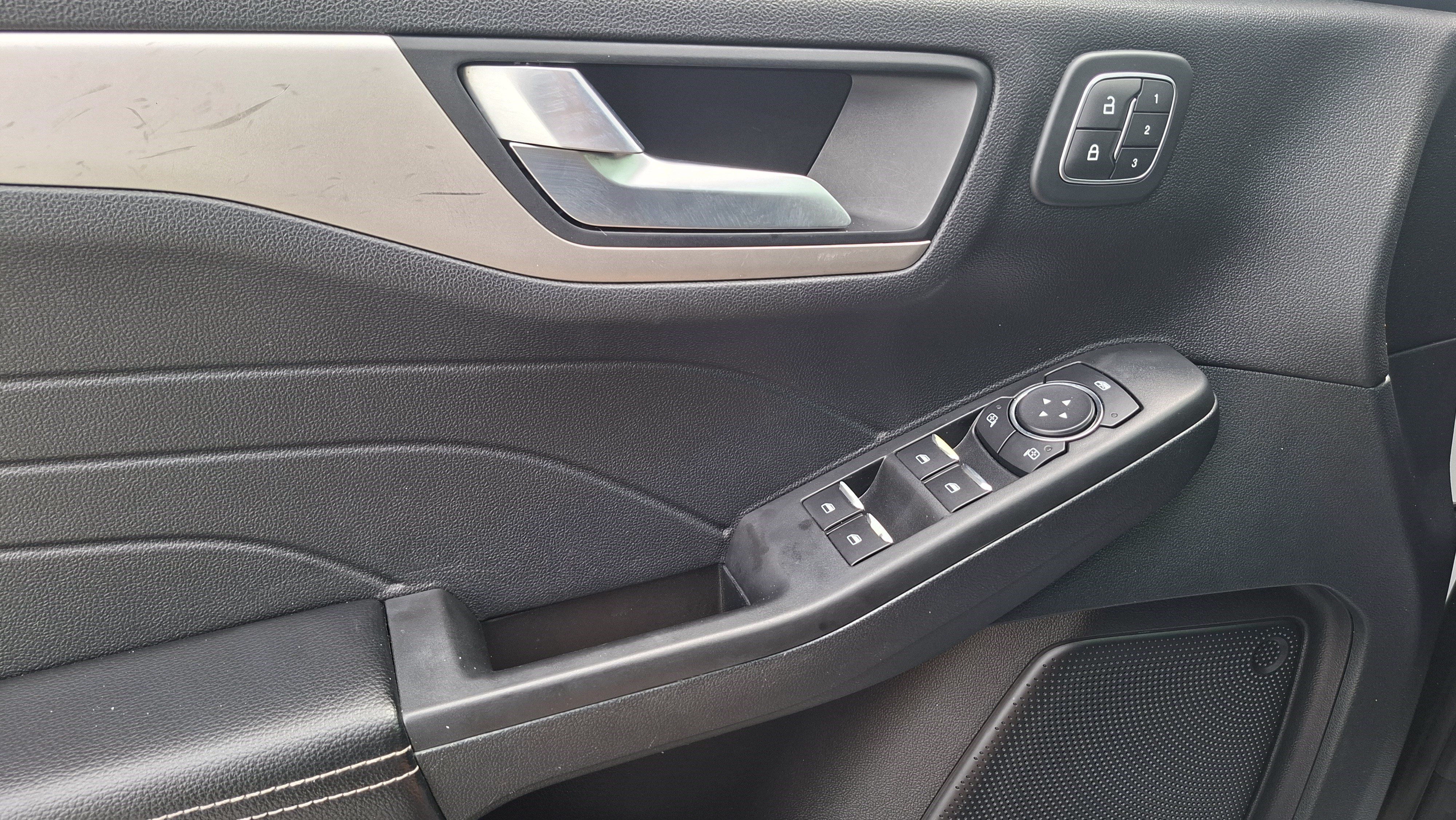 Used 2021 Ford Escape SEL w/ Technology Package FWD image 17