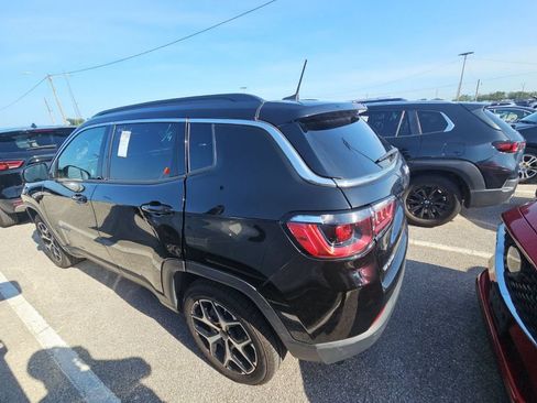 Used 2025 Jeep Compass Limited AWD/4WD image 3