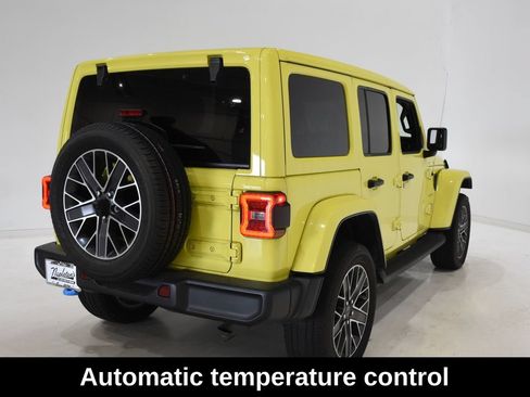 Used 2023 Jeep Wrangler Unlimited Sahara w/ Cold Weather Group AWD/4WD image 5