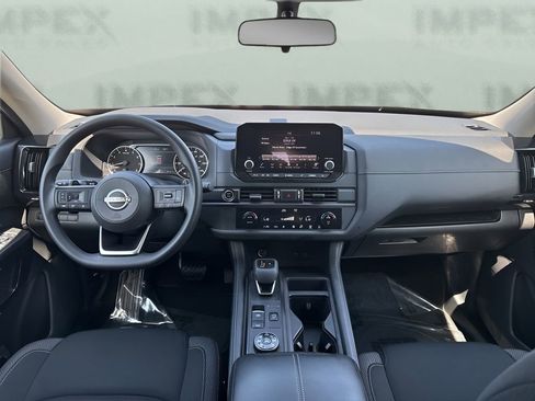 Used 2024 Nissan Pathfinder S image 11