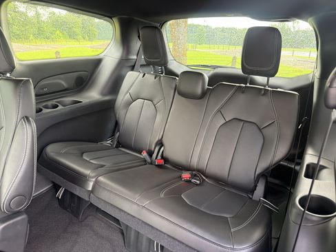 New 2026 Chrysler Pacifica Select FWD image 16