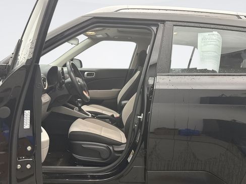 Used 2023 Hyundai Venue SEL image 8