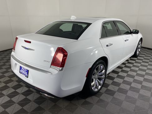 Used 2019 Chrysler 300 Limited RWD image 9