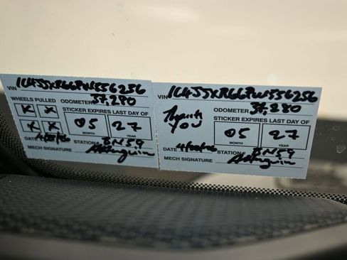 Used 2023 Jeep Wrangler Unlimited Rubicon 4xe AWD/4WD image 8