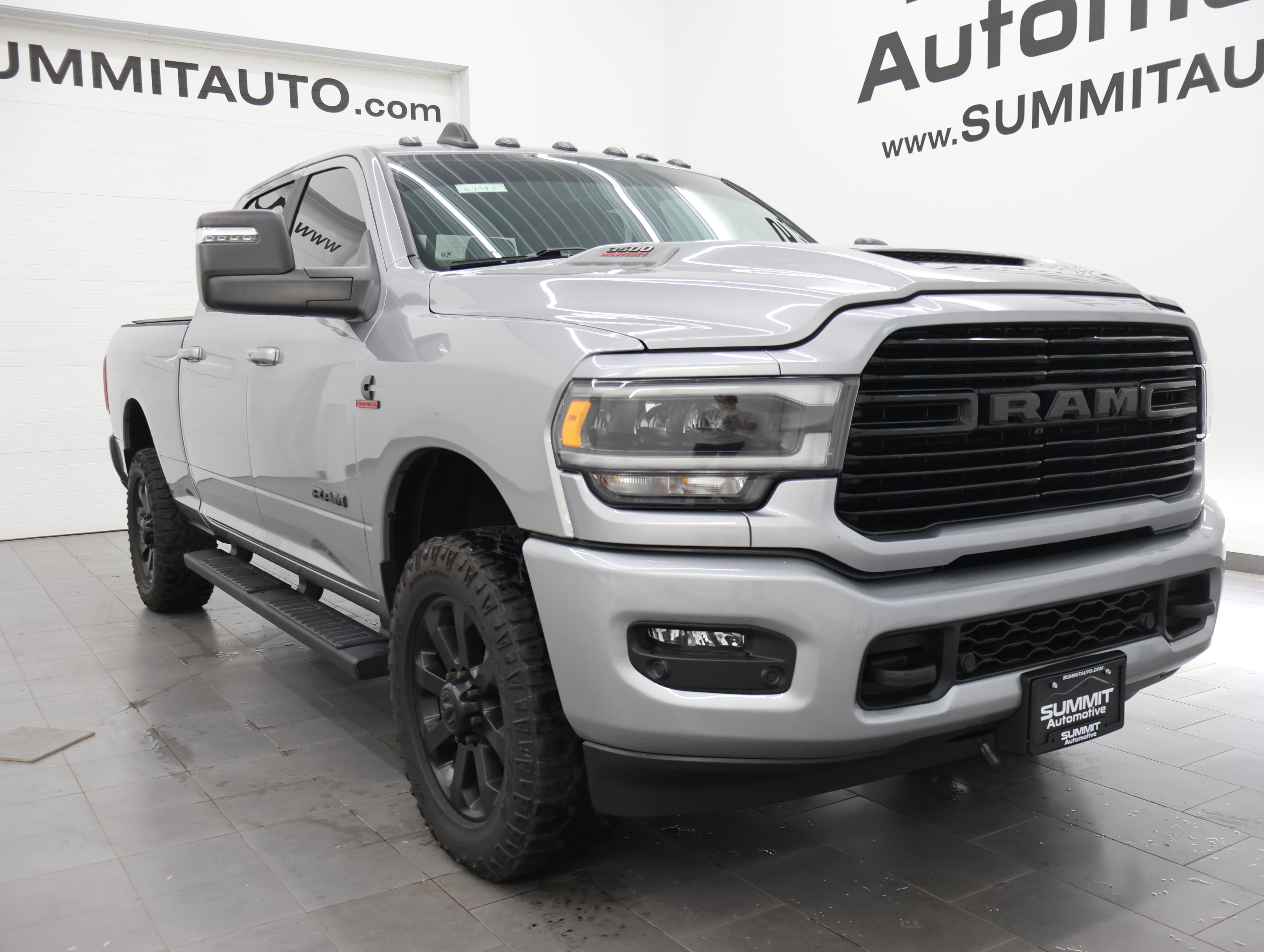 Used 2023 RAM 3500 Laramie AWD/4WD image 2
