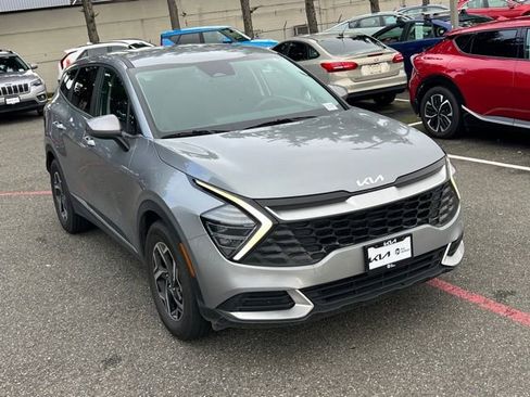 Certified 2024 Kia Sportage LX image 3