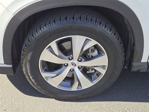 Used 2023 Subaru Ascent Premium w/ Convenience Package image 7