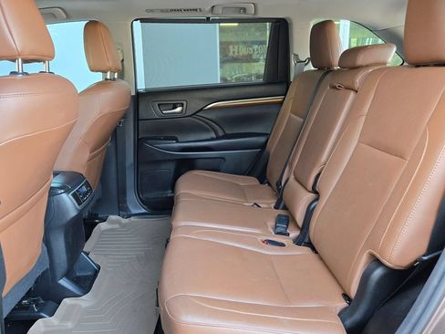 Used 2018 Toyota Highlander Limited FWD image 24
