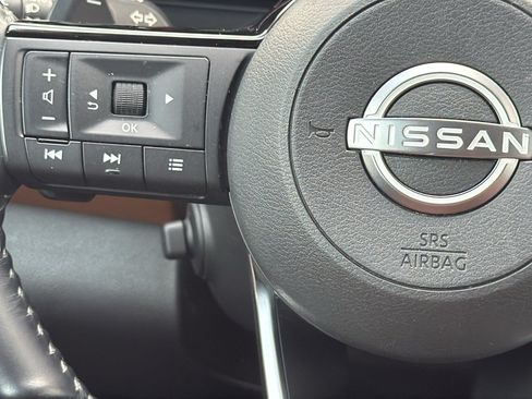 Used 2022 Nissan Pathfinder Platinum w/ Lighting Package (N93) FWD image 22