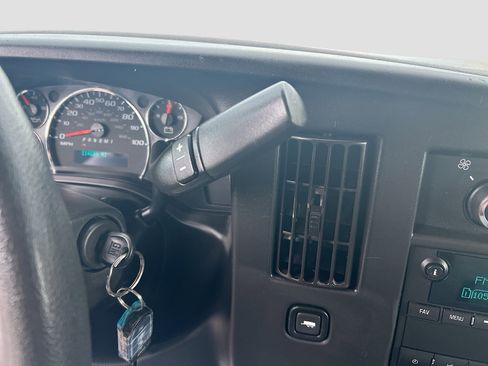 Used 2019 Chevrolet Express 3500 w/ Chrome Appearance Package image 15