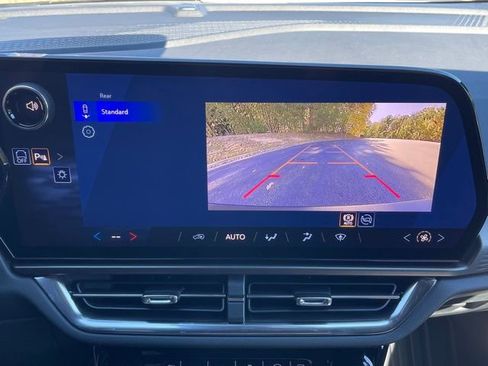 New 2026 Chevrolet Equinox EV LT image 12