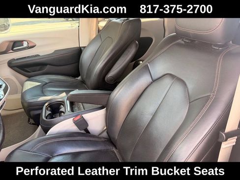 Used 2019 Chrysler Pacifica Touring-L FWD image 13