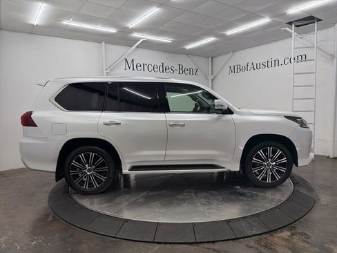 Used 2020 Lexus LX 570 4WD w/ Luxury Package image 8