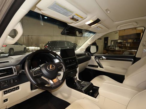 Used 2023 Lexus GX 460 Premium w/ Premium Plus Package image 9